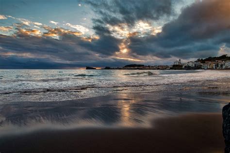 A Praia de Zhalan: Descubra a Beleza Misteriosa e Relaxante de Uma Jóia Escondida!