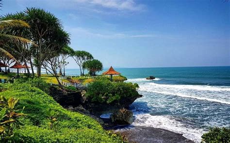  Batu Karas Beach: Uma Jóia Escondida de Beleza Tropical e Ondas Surpreendentes!