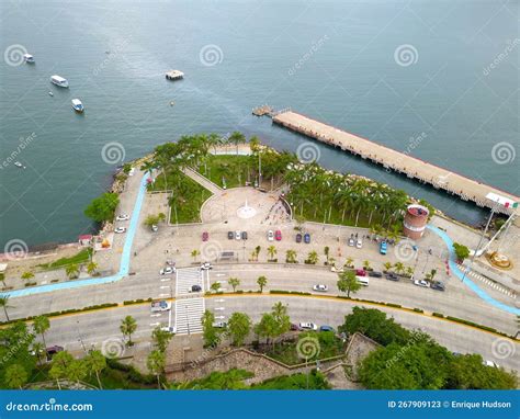  Parque de la Reina: Um Oásis Verde com História na Cidade de Quibdó