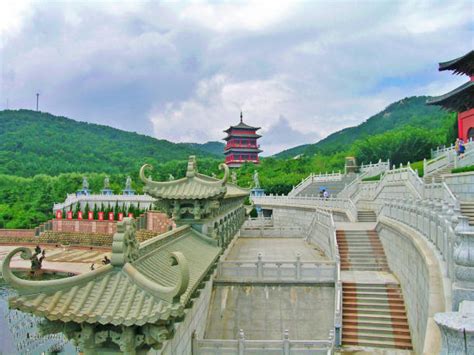  O Templo do Mar de Weihai: Uma Sinfonia de História e Beleza Natural em um Paraíso Costal!